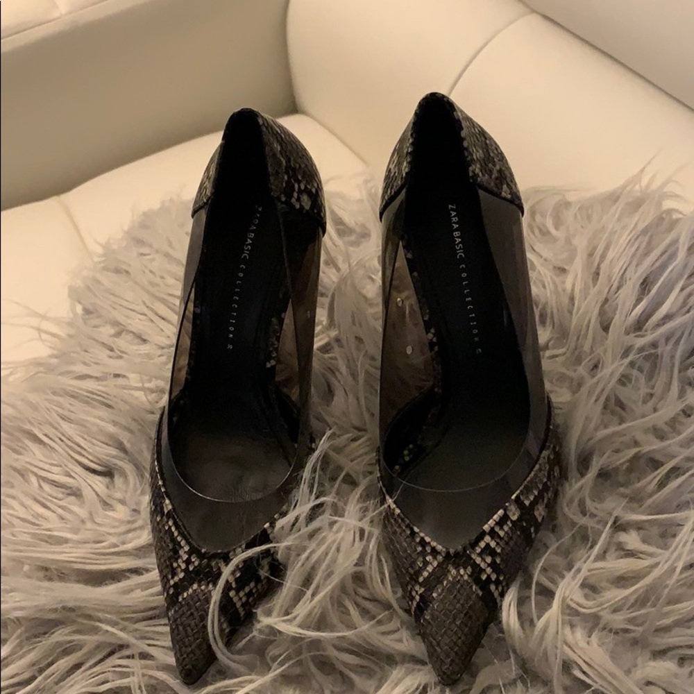 Zara Black& snake print heals